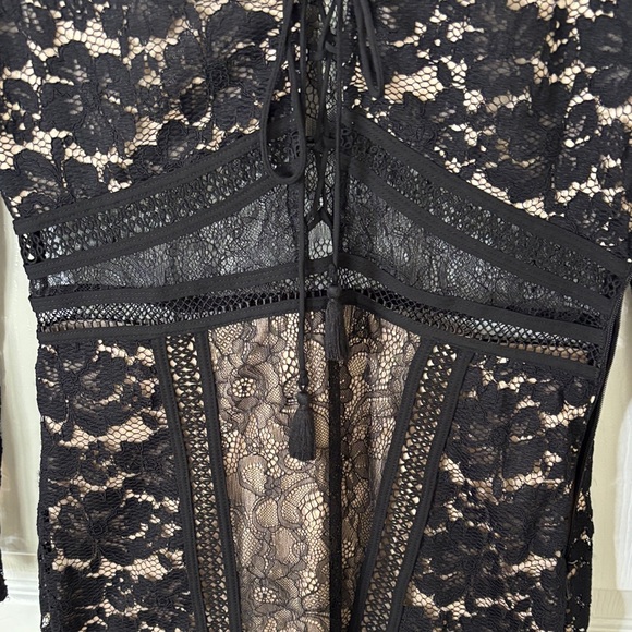 Express Black and Cream Lace Mini Dress Size 8 - Picture 3 of 13